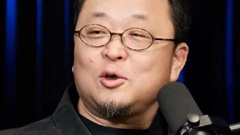 比尔盖茨访谈大：克莱恩秀独家对话，AI潜在风险深度剖析，危险临界点将至，你准备好了吗